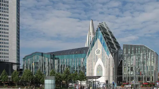 Photo 4: Exterior