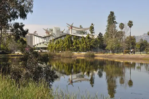 Photo 2: Exterior