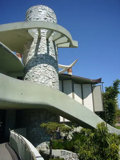 Photo 3: Exterior