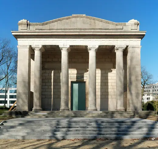 Photo 1: Exterior
