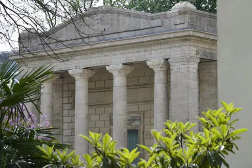 Photo 3: Exterior