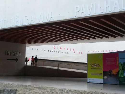 Photo 6: Context · Pavilhão Conhecimento seen from southeast