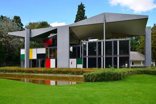 Photo 4: Exterior · Centre Le Corbusier (Heidi Weber Museum) in Zürich- Seefeld