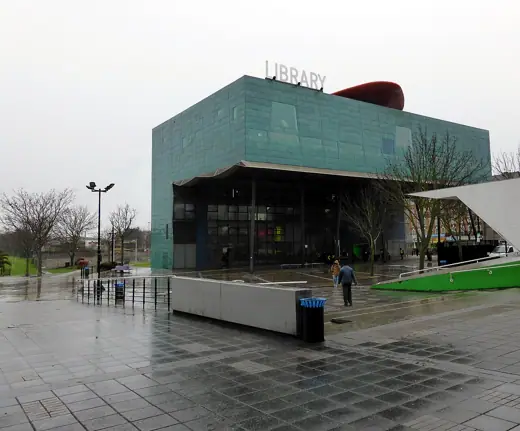 Photo 2: Exterior