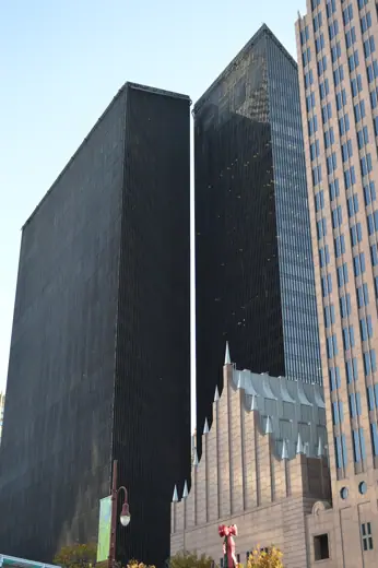 Photo 2: Exterior · Pennzoil Place in Houston