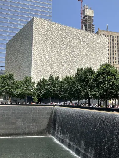 Photo 4: Exterior