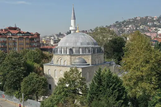 Photo 2: Exterior