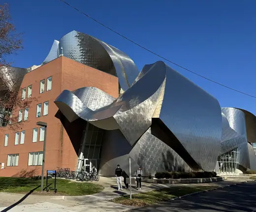 Photo 2: Exterior