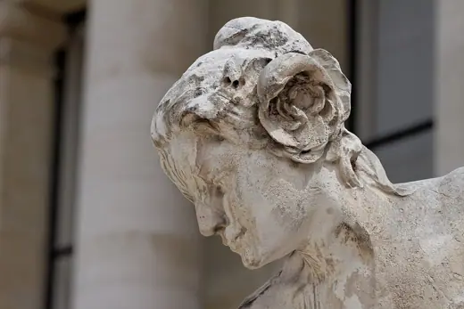 Photo 6: Detail · Une des sculptures de la façade du Petit Palais, Paris, France