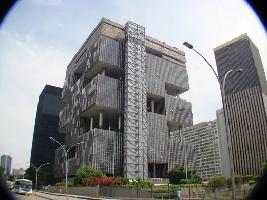 Photo 1: Exterior
