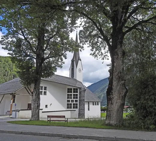 Photo 2: Exterior