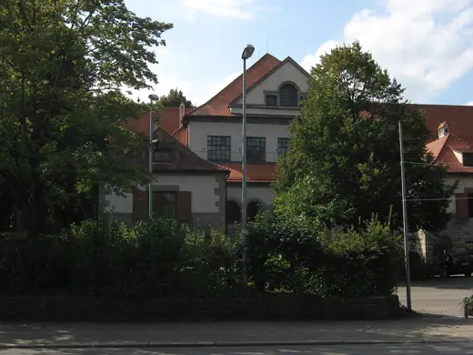 Photo 2: Exterior