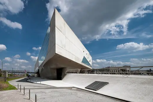 Photo 2: Exterior · phæno Wolfsburg, Germany heading East