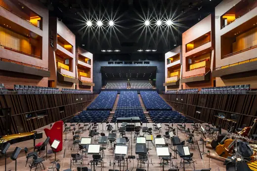 Photo 3: Exterior · Der große Konzertsaal in der Philharmonie Luxemburg