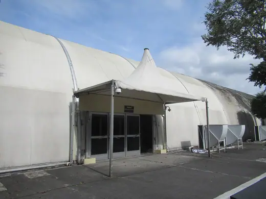 Photo 2: Exterior