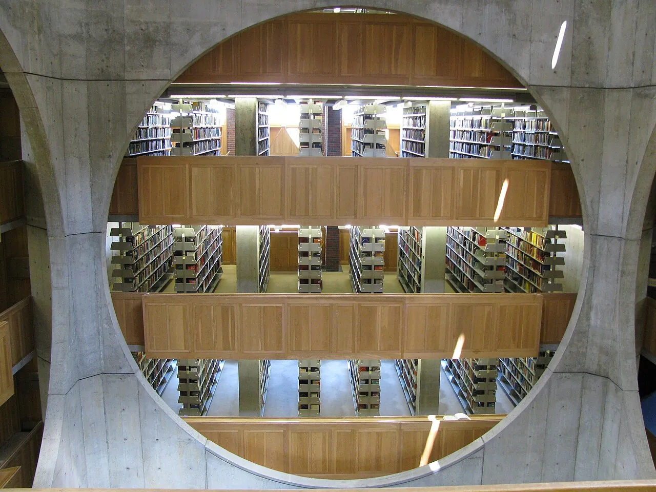 Phillips Exeter Academy Library: Interior · Phillips Exeter Library, New Hampshire - Louis I