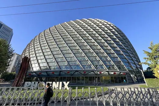 Photo 3: Exterior