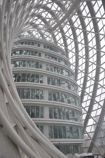 Photo 4: Interior