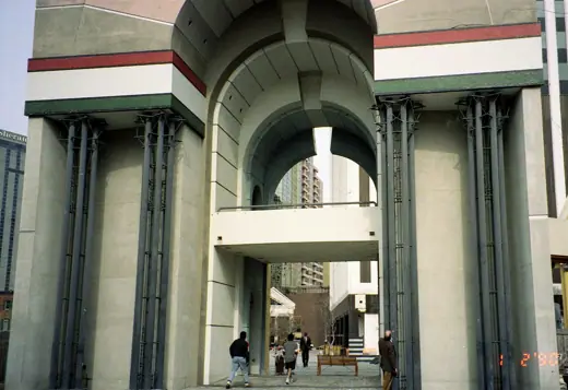 Photo 4: Exterior