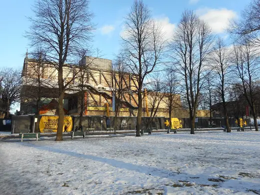 Photo 4: Exterior · Pavillon Pierre-Lassonde en construction