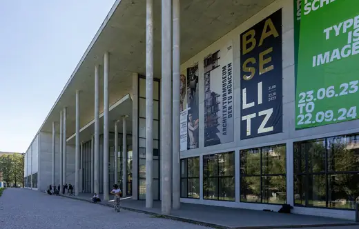 Photo 2: Exterior