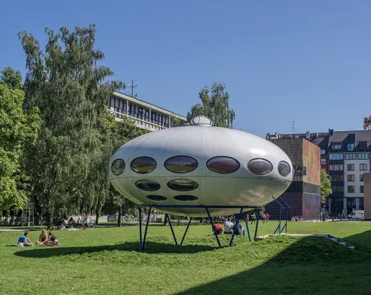 Photo 3: Exterior · Spacecraft outside the Pinakothek der Moderne in Munich