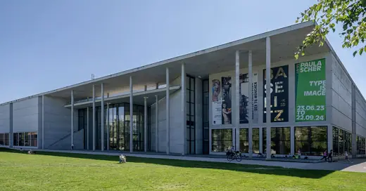 Photo 4: Exterior · Pinakothek der Moderne, München