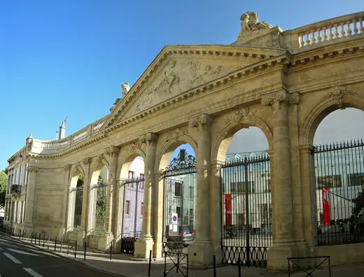 Photo 1: Exterior