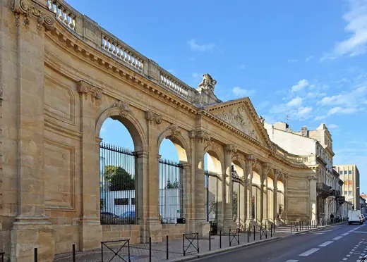 Photo 2: Exterior