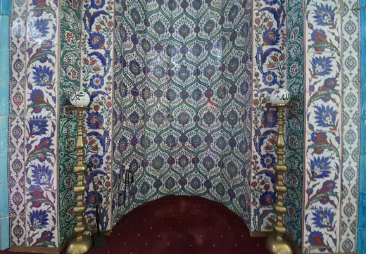Photo 2: Interior