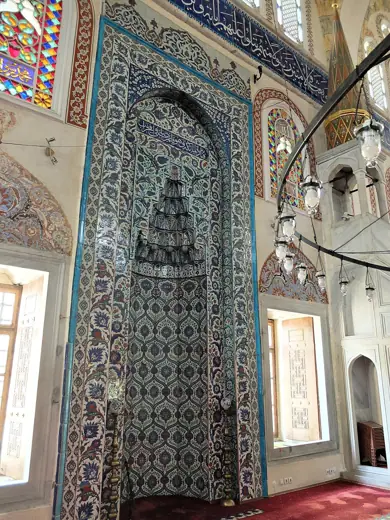Photo 4: Interior