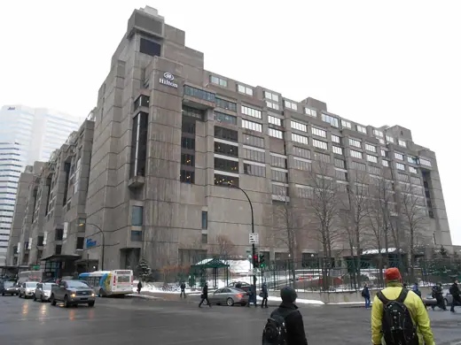 Photo 3: Interior · Place Bonaventure, côté nord-ouest, vue de la rue De La Gauchetière, Montréal