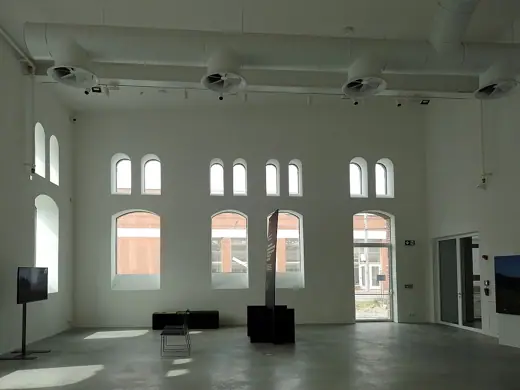 Photo 5: Interior