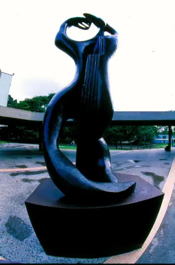 Photo 4: Exterior
