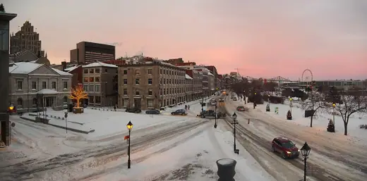 Photo 6: Context · Rue de la Commune et Place d'Youville, vue du musée Pointe-à-Callière, 2018-01-06