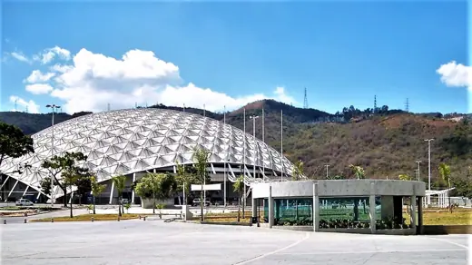 Photo 3: Exterior · Vista frontal del Poliedro de Caracas