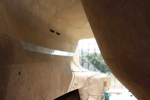 Photo 3: Exterior