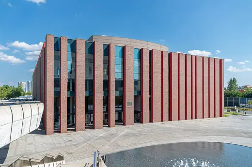 Photo 1: Exterior