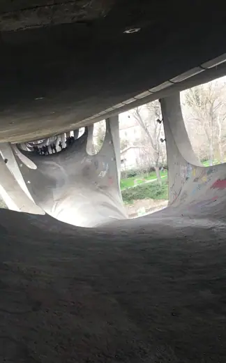 Photo 6: Interior · l'interno del ponte