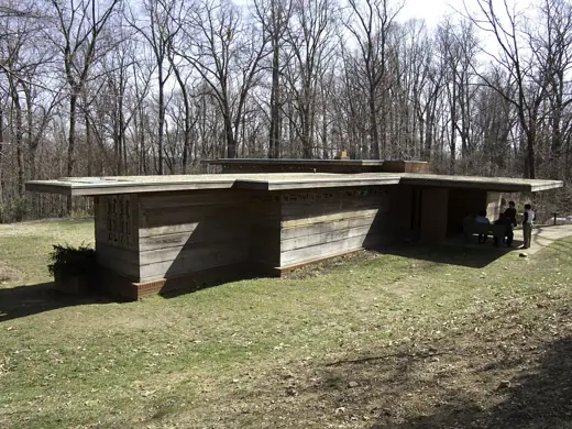 Photo 3: Exterior