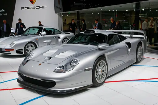 Photo 6: Context · Une Porsche 911 GT1 Evolution de 1997 présentée lors du mondial de l'automobile de Paris 2018
