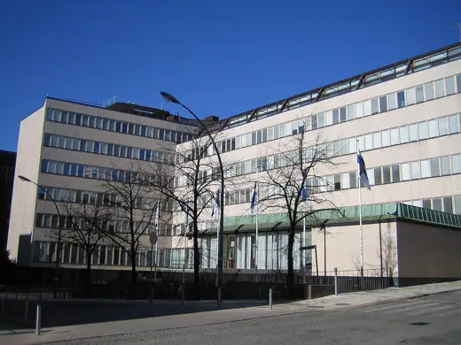 Photo 1: Exterior