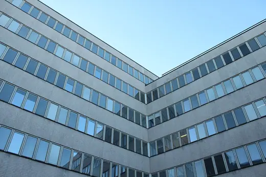 Photo 2: Exterior
