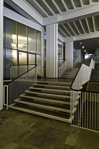Photo 4: Interior