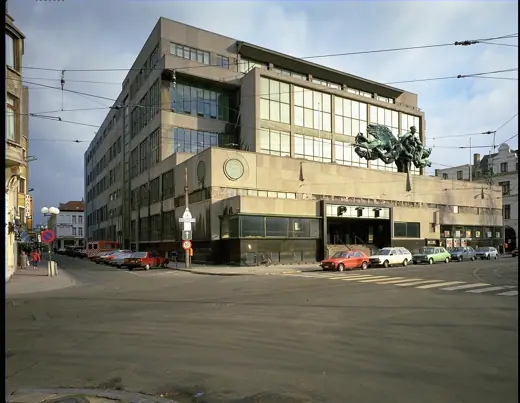 Photo 2: Exterior