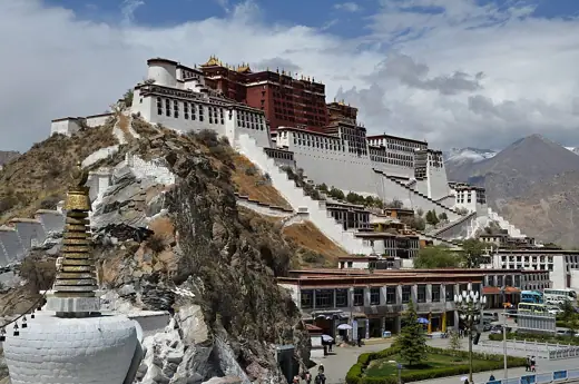 Photo 2: Exterior · Lhasa - Potála