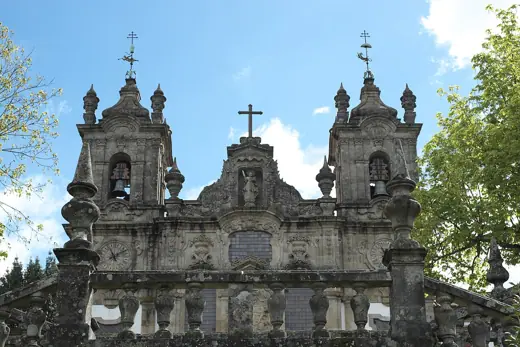 Photo 4: Exterior