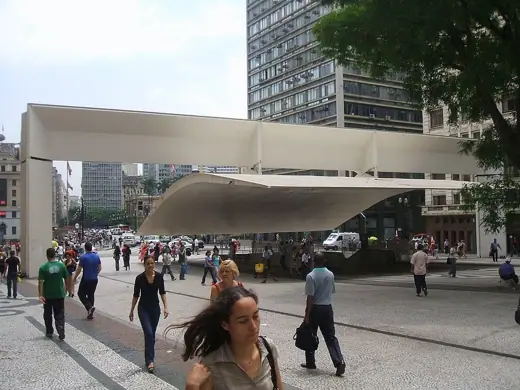 Photo 2: Exterior · Pórtico de Paulo Mendes da Rocha na Praça do Patriarca , São Paulo, Brasil