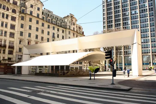 Photo 3: Exterior · Pórtico e cobertura na Praça do Patriarca em São Paulo