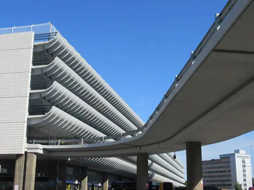 Photo 2: Exterior